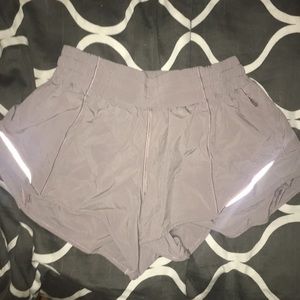 Lululemon Hotty Hot Short II 2.5”